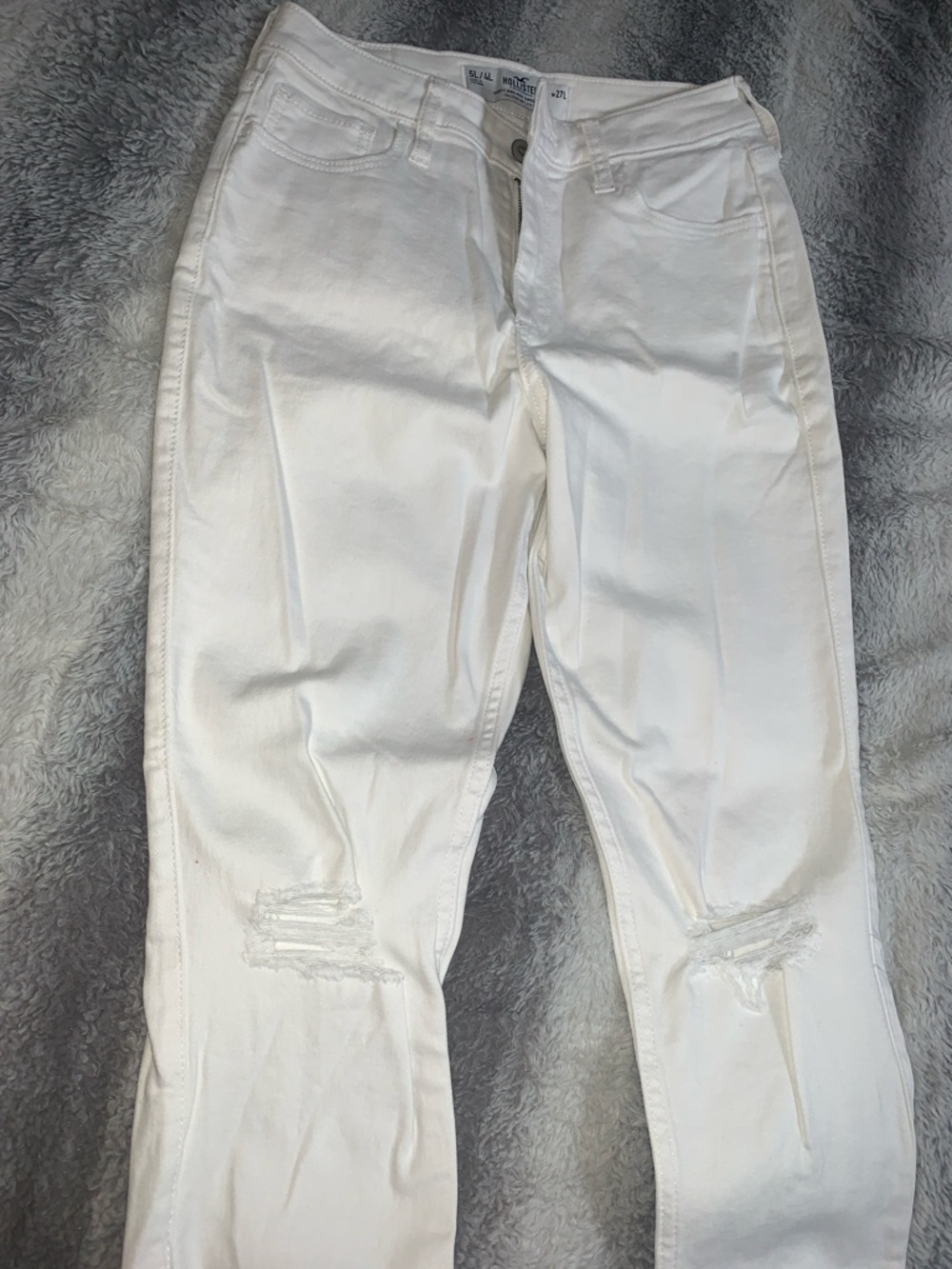 4/$30 Hollister White Skinny Jeans with Knee Rips